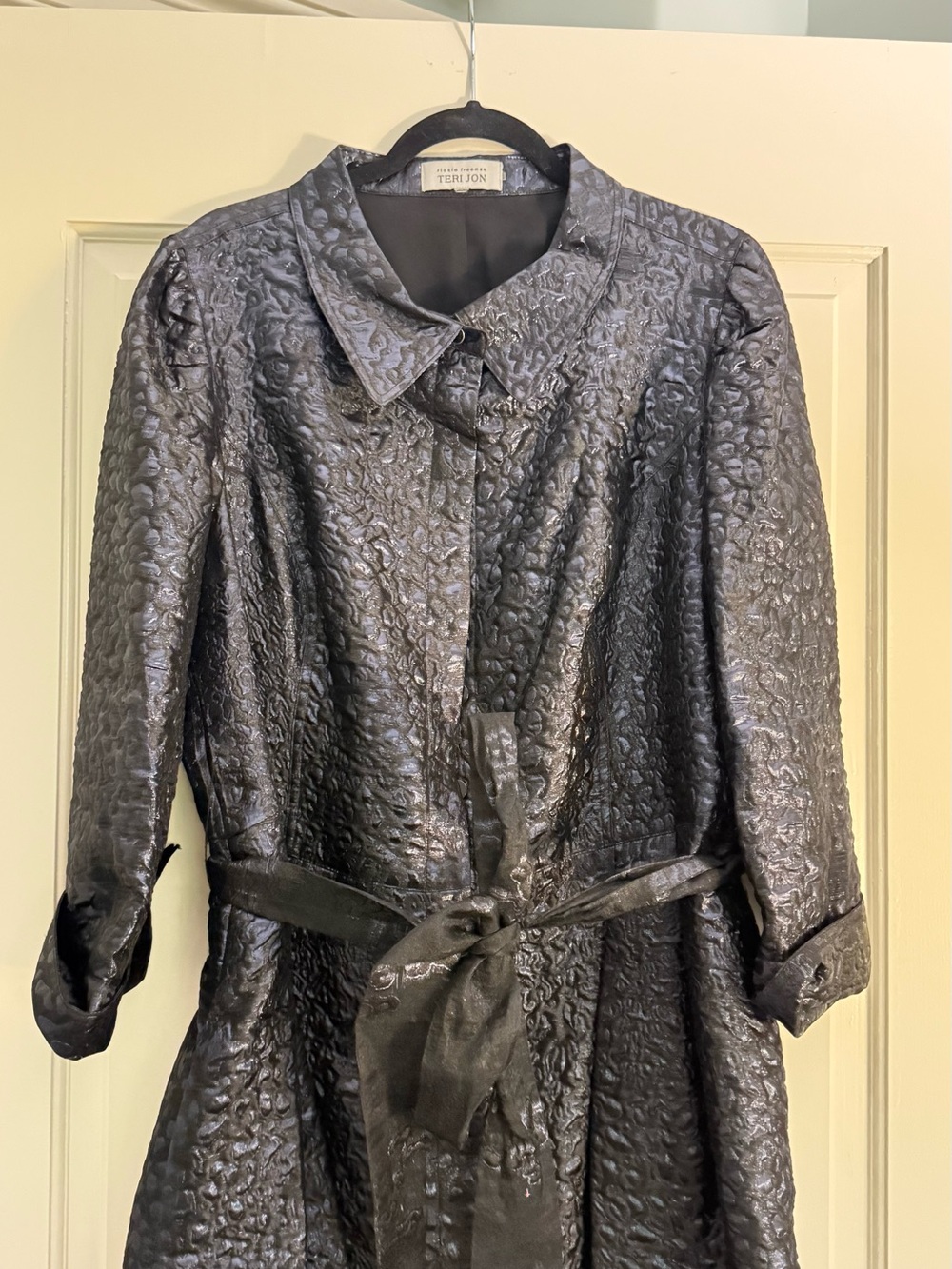 Teri Jon Metallic Organza Jacquard Shirt Gown - Picture 4 of 9